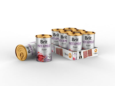 Brit Pâté & Meat is a grain-free dog food with real chicken and lamb chunks, plus nutritious offal. It hydrates and enhances meals, is soy-free and GMO-free, and packed with essential vitamins and minerals for your dog's health