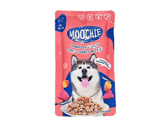 Moochie Homestyle Fish & Sweet Potato 120g pouch featuring a vibrant design showcasing the meal's key ingredients