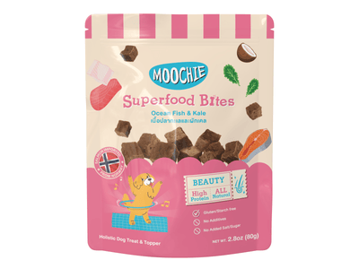 Moochie Superfood Bites with Ocean Fish & Kale, a nutritious dog treat made with real meat and superfoods. Ideal for rewarding your pet while promoting their health