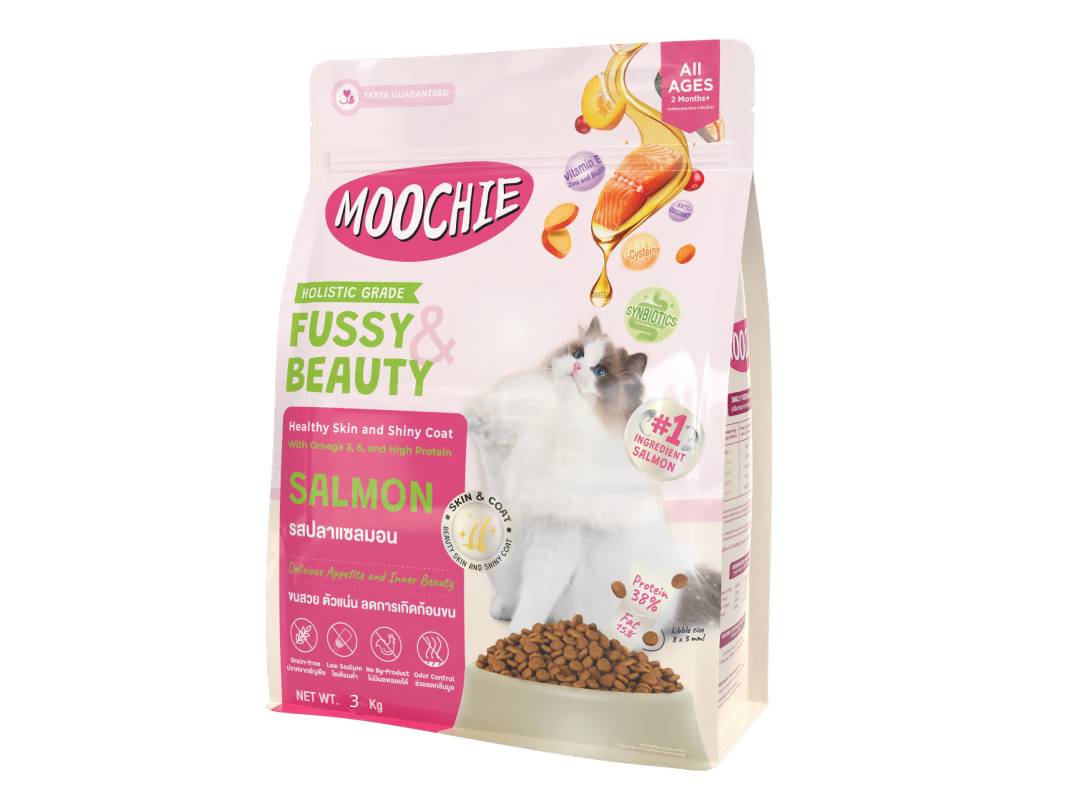 Package of Moochie Fussy & Beauty Cat Food in Salmon Flavour, 3kg bag