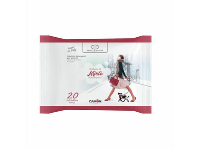 Ingenya Wipes in Myrtle fragrance for pets. 