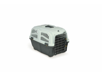 Skudo Iata carrier designed for pet safety and comfort. It has a metal door and double command safety lock. Suitable for pets up to 18 kg. Dimensions: 55x36x35 cm.