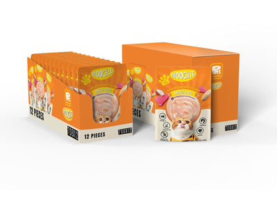 A bowl of tuna mousse topped with salmon, showcasing a grain-free pet food option made with premium ingredients. The dish highlights its nutritional benefits, including support for healthy skin, digestion, and a shiny coat, packed with omega-3 fatty acids and essential amino acids